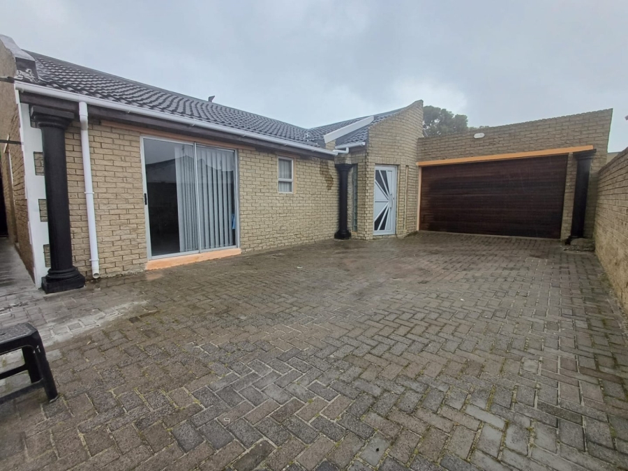 5 Bedroom Property for Sale in Electric City Western Cape